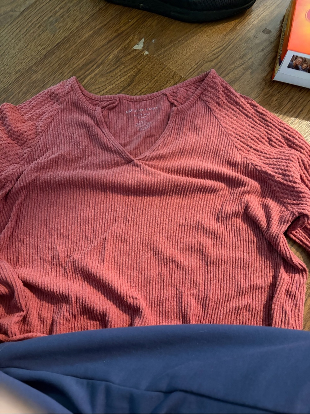 Women's Ribbed V-Neck Top in Dusty Rose